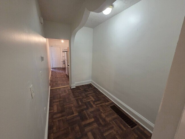 Building Photo - 536 E 117th St