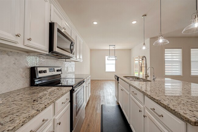 Building Photo - 1017 White Birch Ln