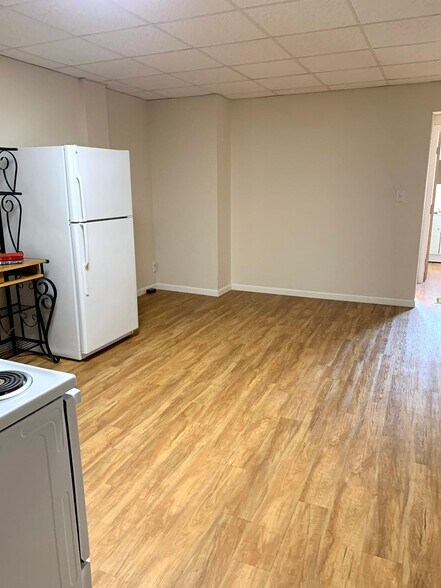 Building Photo - 207 N 1st St