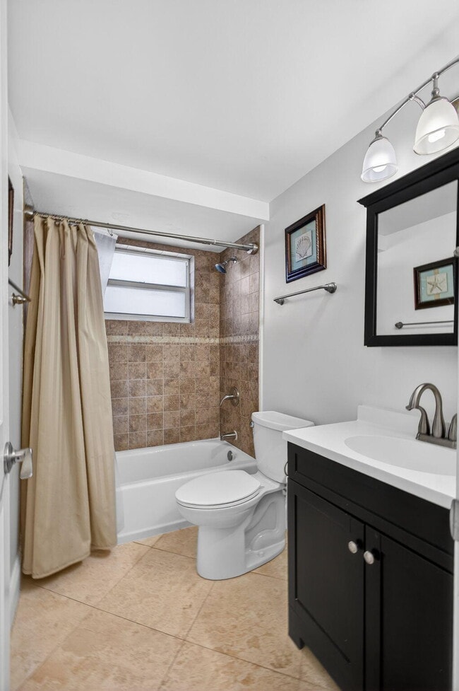 Building Photo - 3640 N Ocean Dr