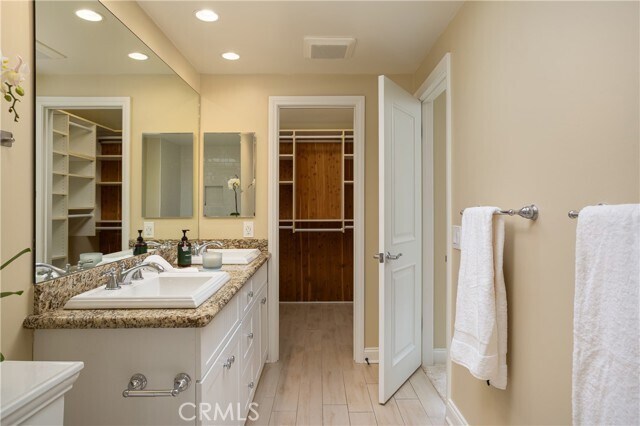 Building Photo - 520 Laver Way