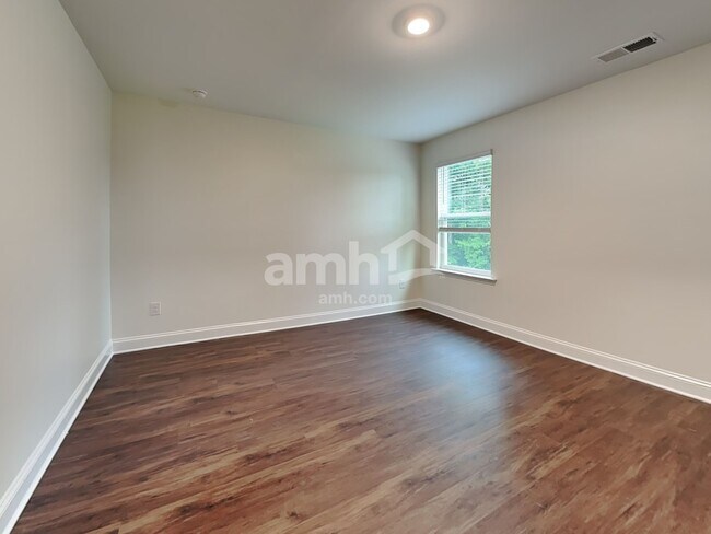Building Photo - 605 Rivermist Dr