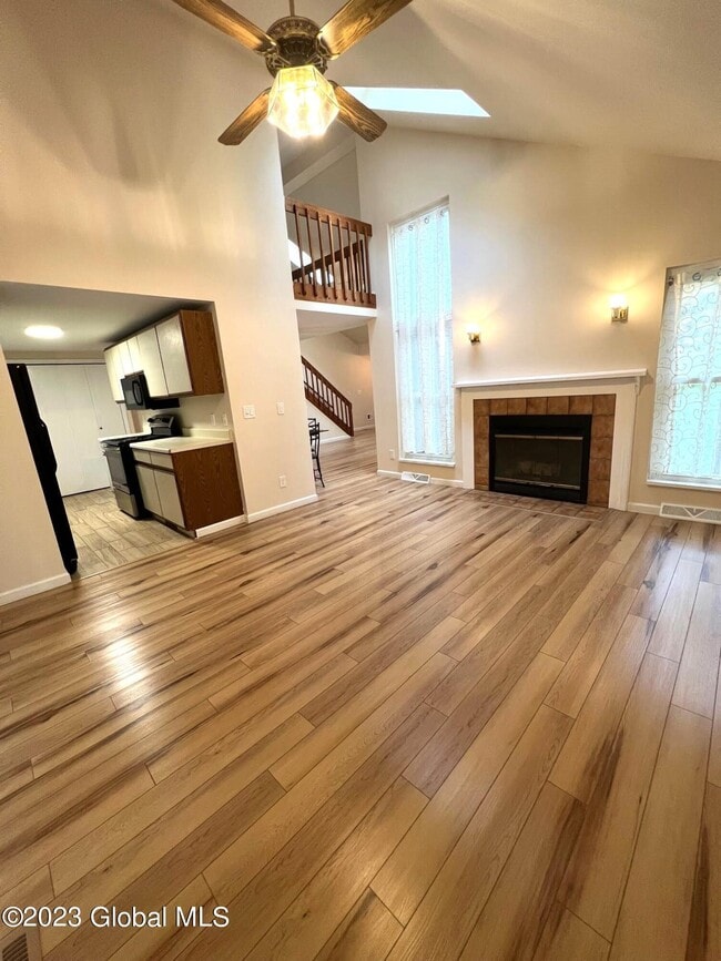 Building Photo - 13 Meadow Rue Pl