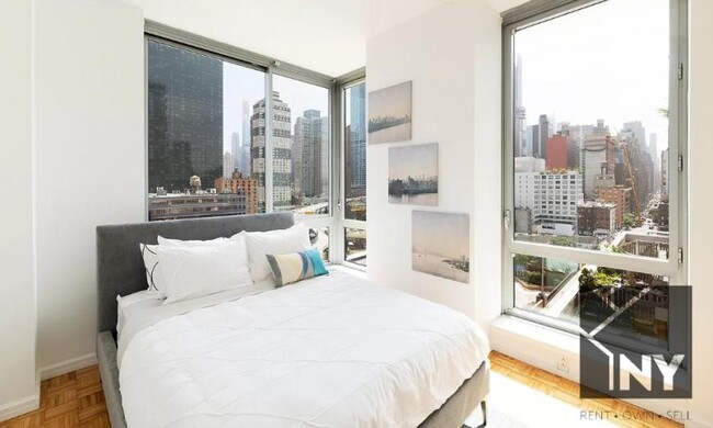 Building Photo - 3 bedroom in New York NY 10018