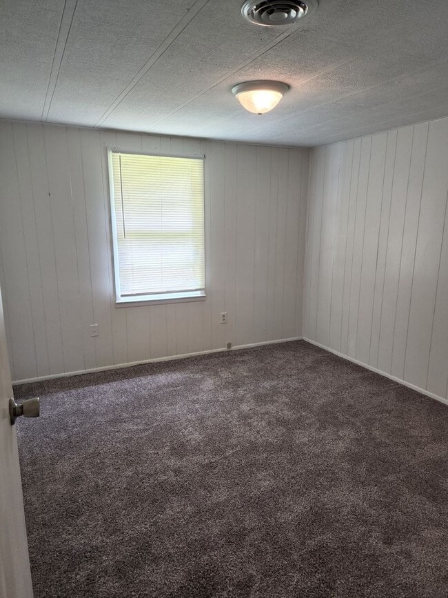 Building Photo - 709 Lee Rd