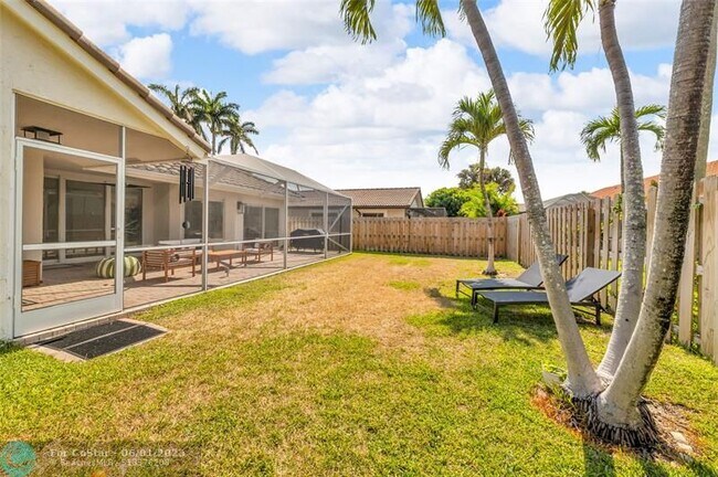 Building Photo - 9585 Carousel Cir S