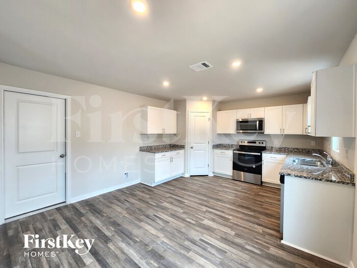 Building Photo - 10083 Cerritos dr
