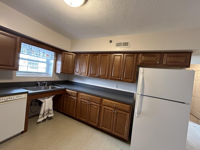 Building Photo - 17 Rosewood Ct
