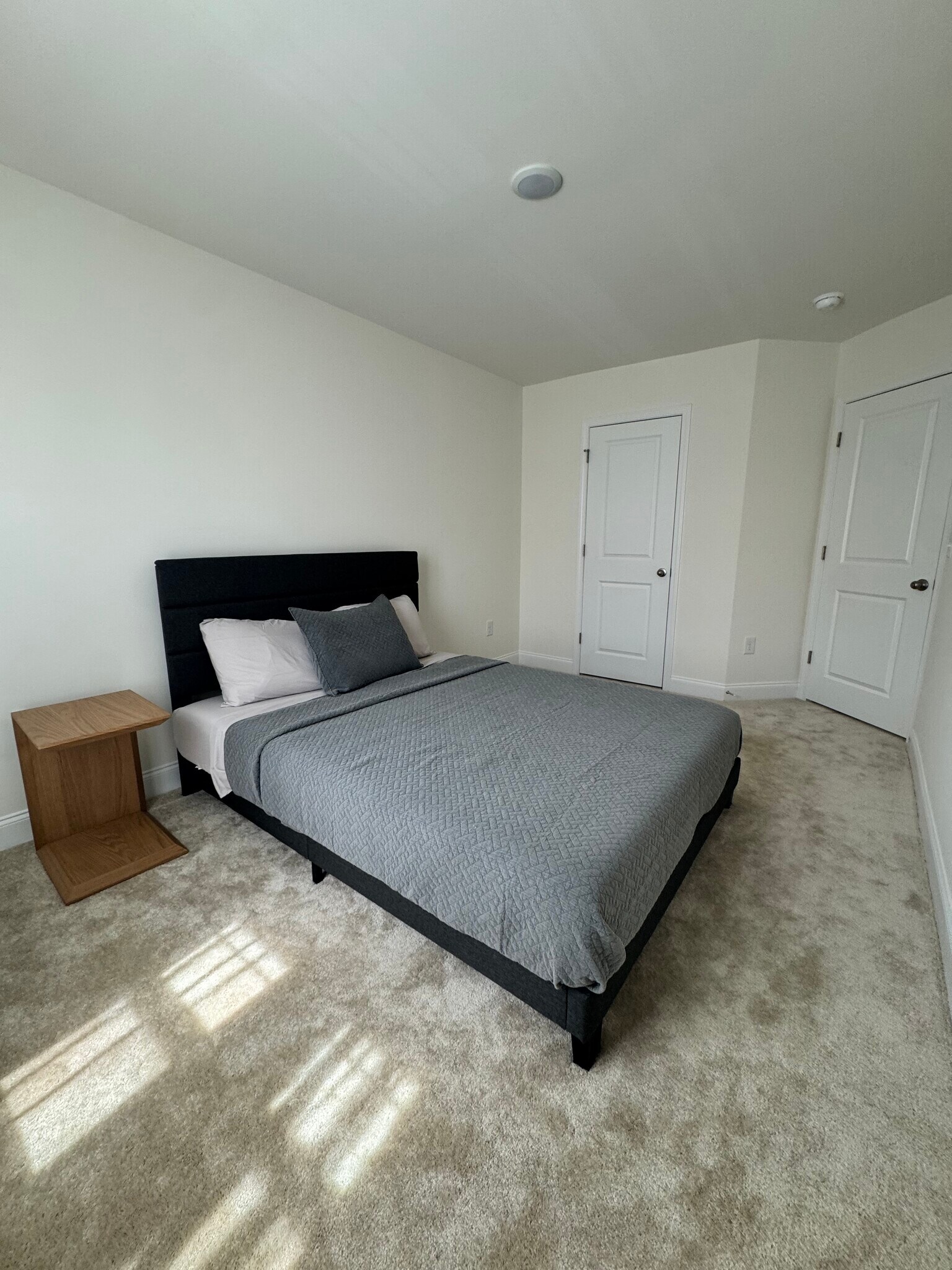 Building Photo - 327 Church St