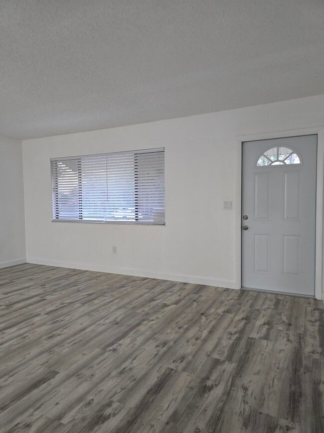 Building Photo - 1418 Paley Cir SE