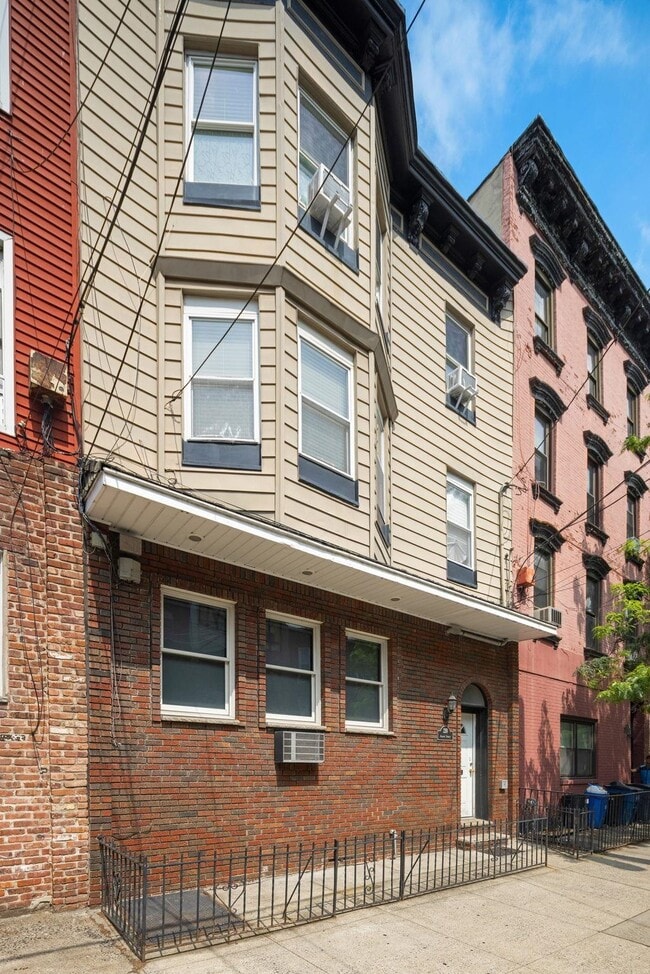 Building Photo - 210 Adams St