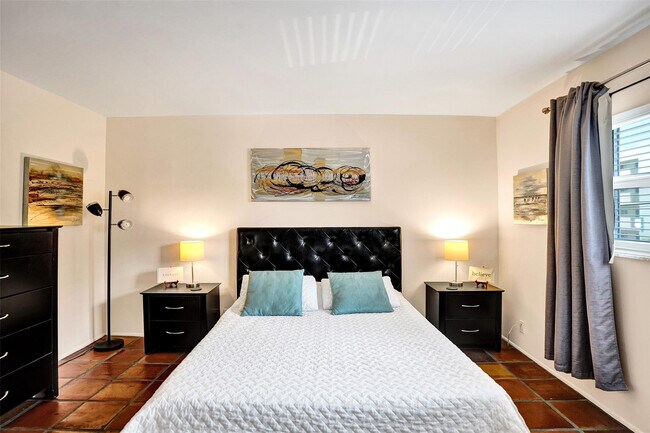 Building Photo - 1212 SE 2nd Ct