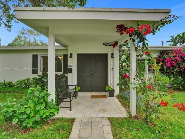 Building Photo - 13555 SW 74th Ave