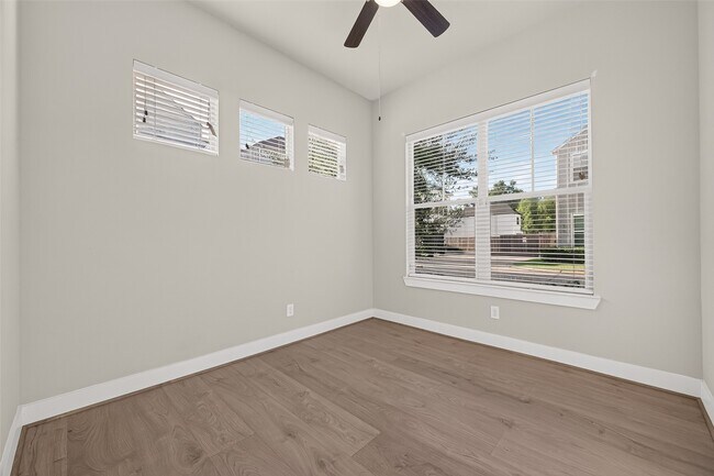 Building Photo - 8802 Hollister Pine Ct