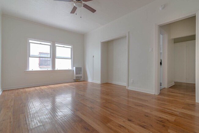 Building Photo - 400 N Coronado St