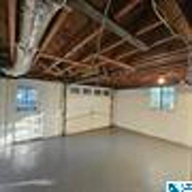 Building Photo - Charming 4 Bedroom, 1 Bathroom house
