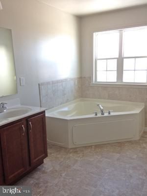 Building Photo - 640 Lantern Ct