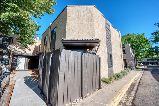 Building Photo - 2960 Shady Holw W