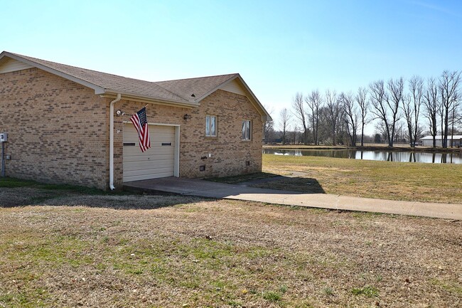 Building Photo - Brick Home in Dresden with Stunning Backya...