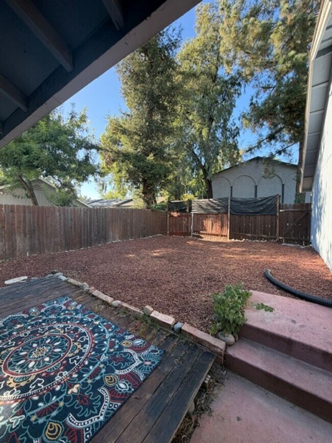 Building Photo - Charming 3 Bedroom + 2 Bathroom Half-Plex Near the American River in Fair Oaks: $2,375.00 + $100.00