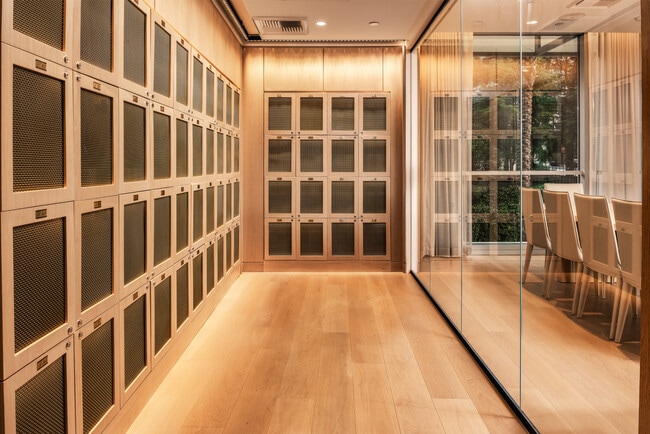 Building Photo - 2025 Ave of the Stars