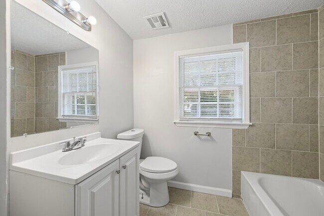Building Photo - Gorgeous home in Whitehaven/ Section 8 Wel...