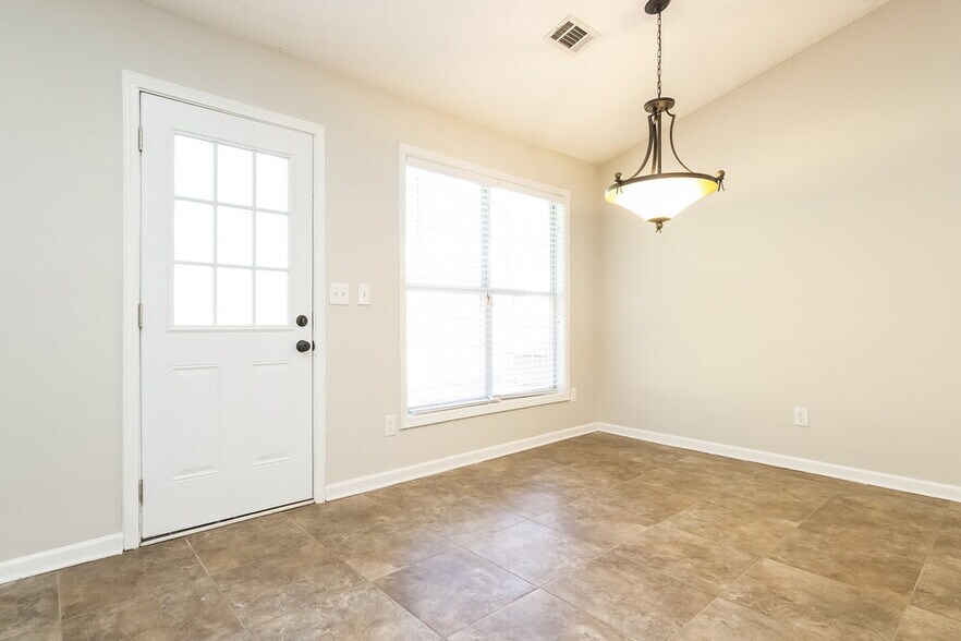 Building Photo - 2585 Fairmont Park Ct