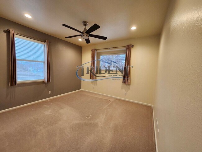 Building Photo - 4 bedroom 3 bath near schools and parks