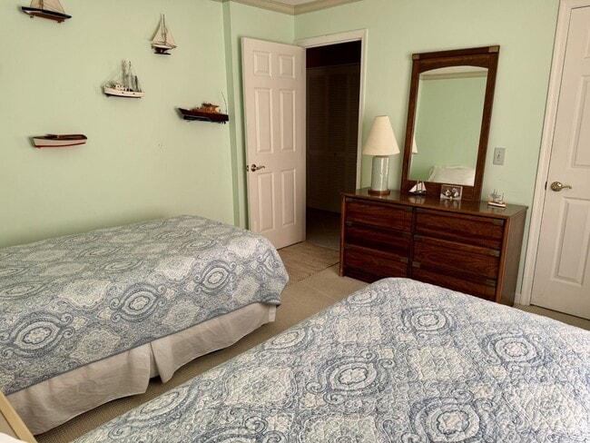 Building Photo - Furnished Waterfront Condo in Hilton Head Plantation - Mariners Pt