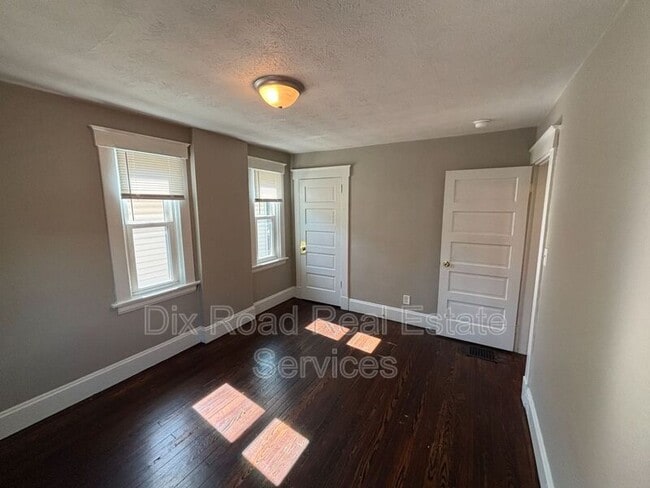 Building Photo - 5347 Hunter Ave