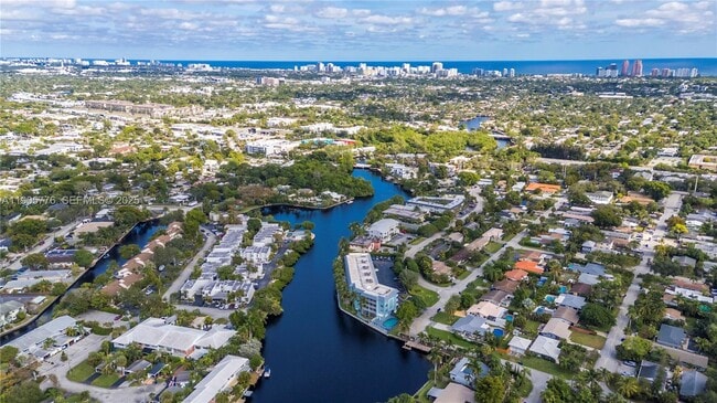 Building Photo - 801 NE 18th Ct