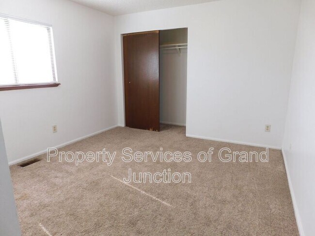 Building Photo - 1102 E Carolina Ave