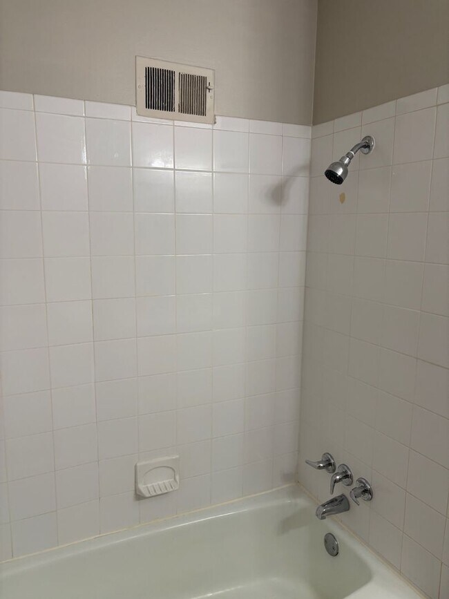 Building Photo - 311 Hawthorne Ct