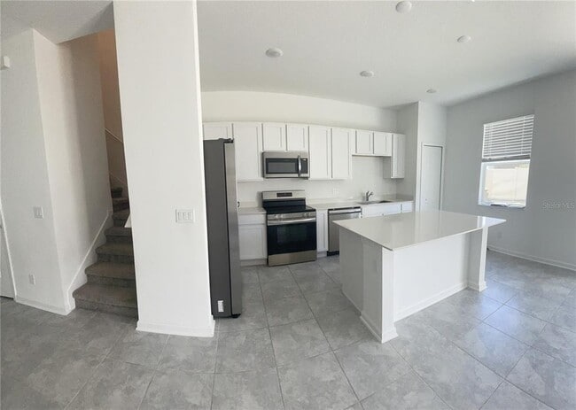 Building Photo - 2440 Skyline Lp