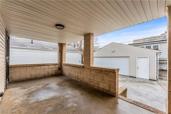 Building Photo - 1330 W 67th St