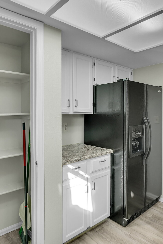 Building Photo - 1,640.95 - HALF OFF First Month's Rent - 2 Bedrooms, 2 Bathrooms, Apartment in Colorado Springs w...