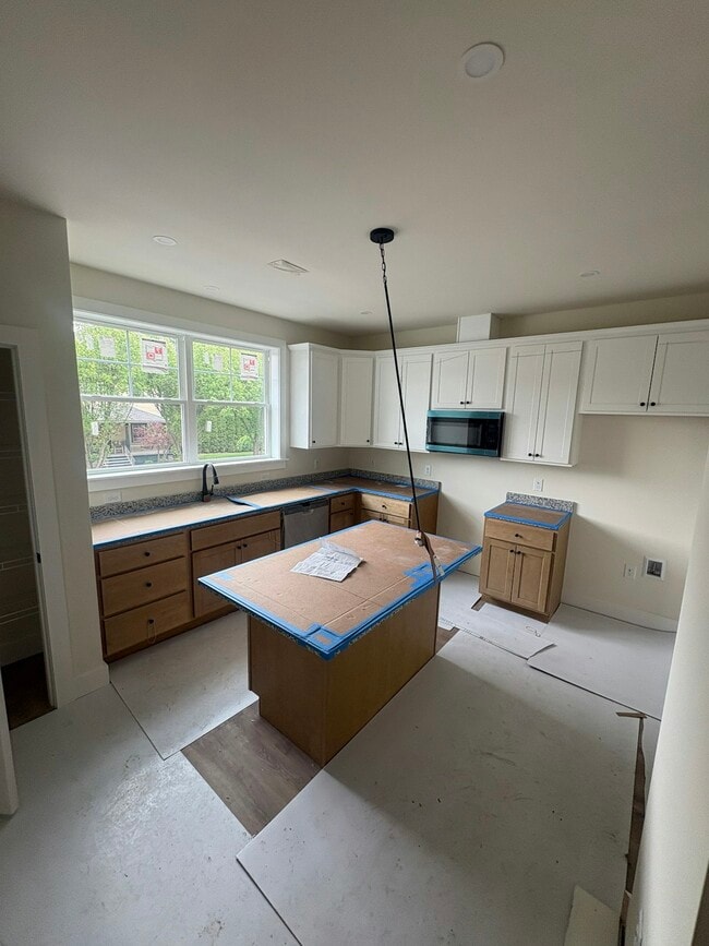 Building Photo - 216 Hull Ave