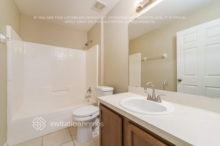 Building Photo - 727 Versailles Ln