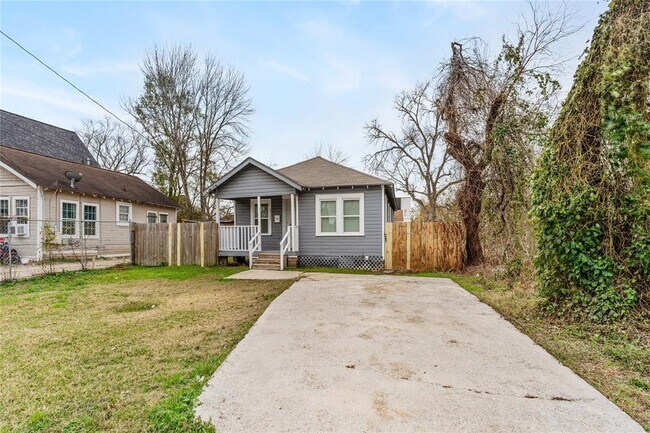 Building Photo - 3722 Seabrook St