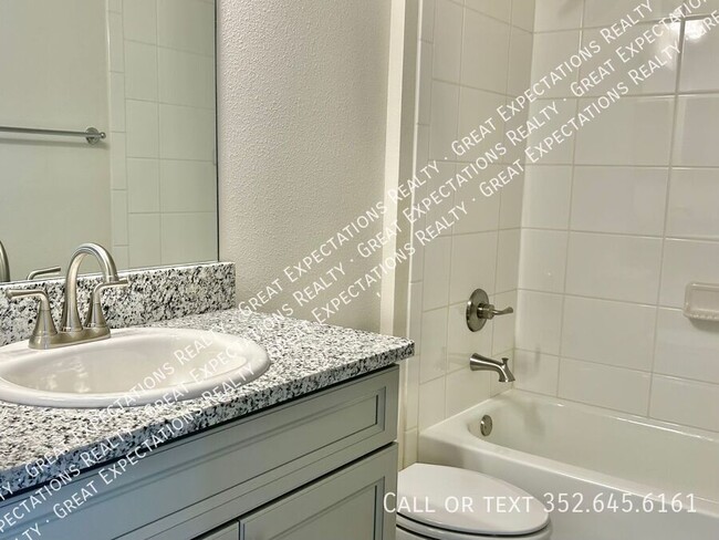 Building Photo - 678 Walkertown Dr