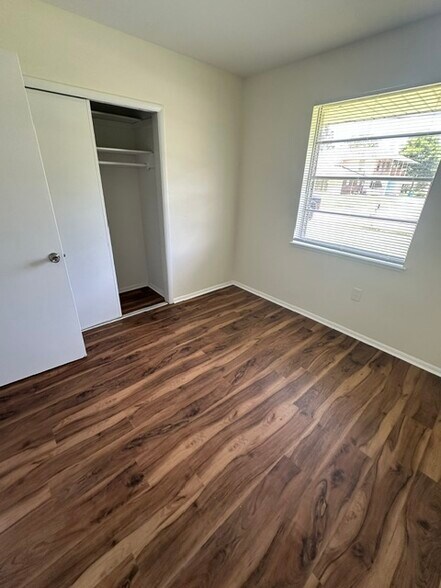 Building Photo - 2615 Demaret Dr