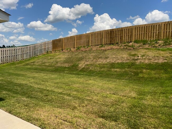 Building Photo - 158 Atherstone St