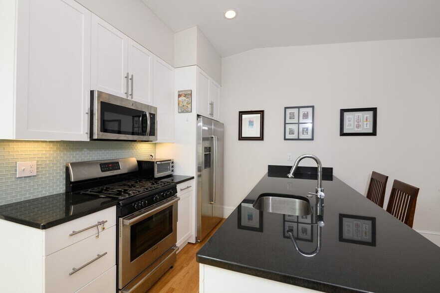 Building Photo - 87 3rd St