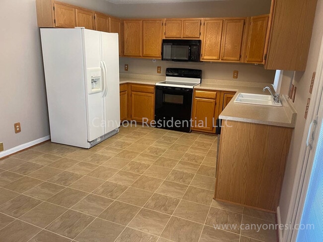 Building Photo - 204 Creeksedge Ct