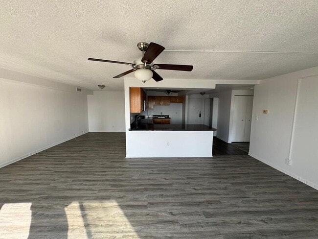 Building Photo - 16400 N Park Dr