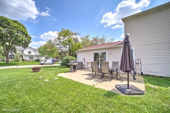 Building Photo - 1111 Plum Grove Cir