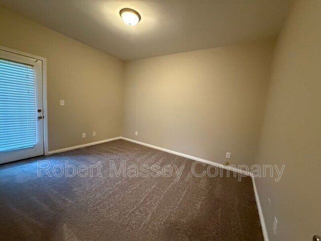 Building Photo - 342 S Dorsey Ln