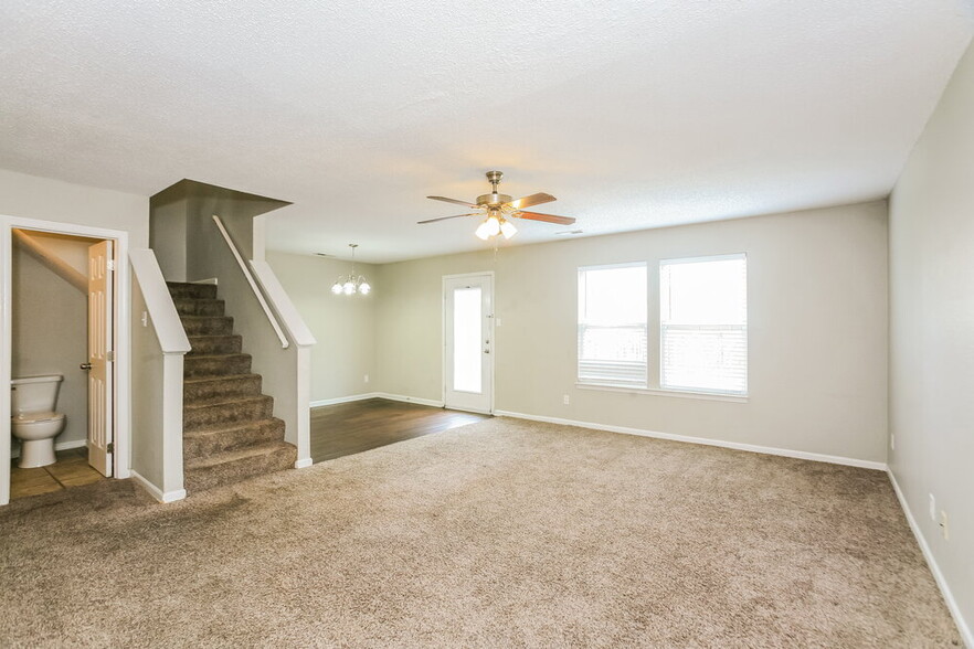 Building Photo - 10894 Glenayr Dr