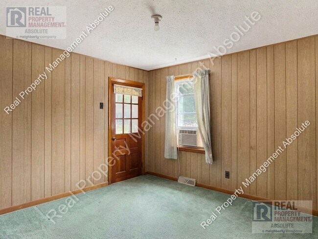 Building Photo - 324 Mammoth Rd
