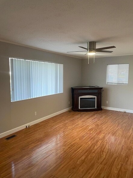 Building Photo - 3840 Forestview Dr NW